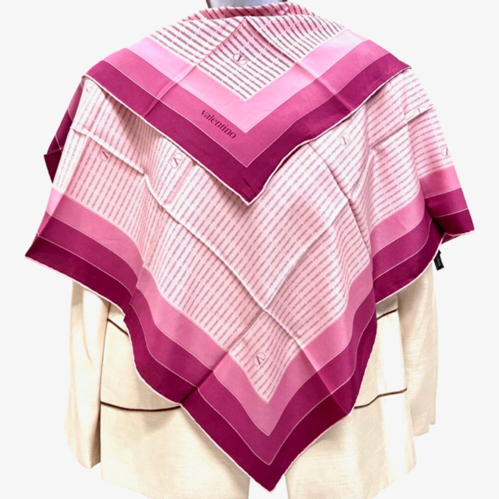 New Unused Valentino Scarf  100% Silk Satin 31" Lavender Pink Logo Printed (59)